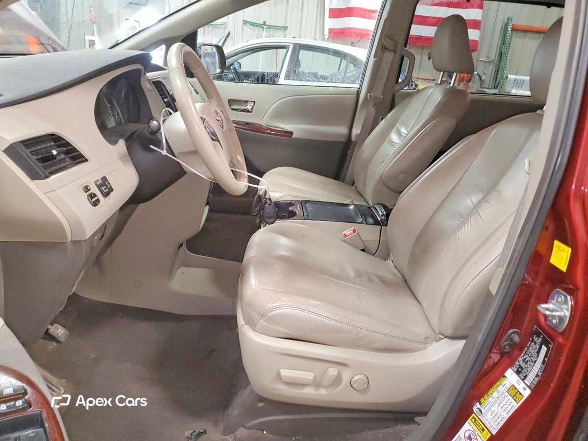 Toyota Sienna 2011