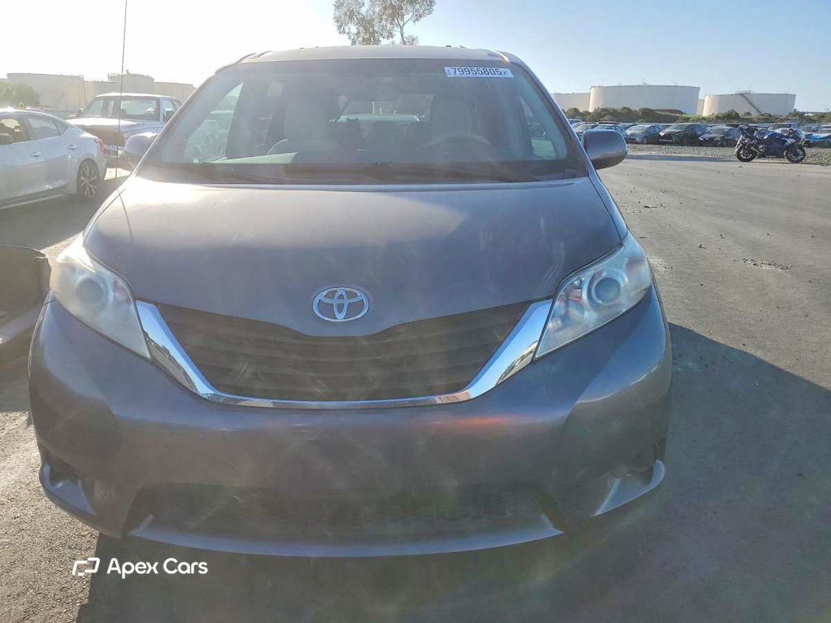 Toyota Sienna 2011