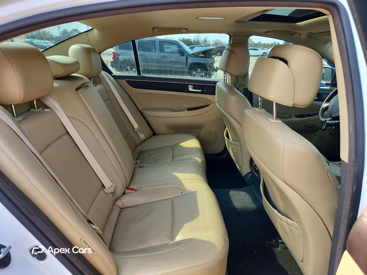 Hyundai Genesis 2013