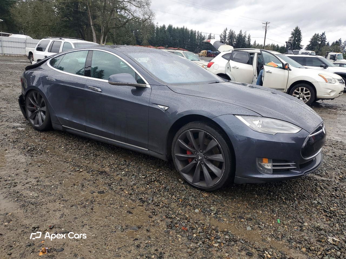 Tesla Model S 2015