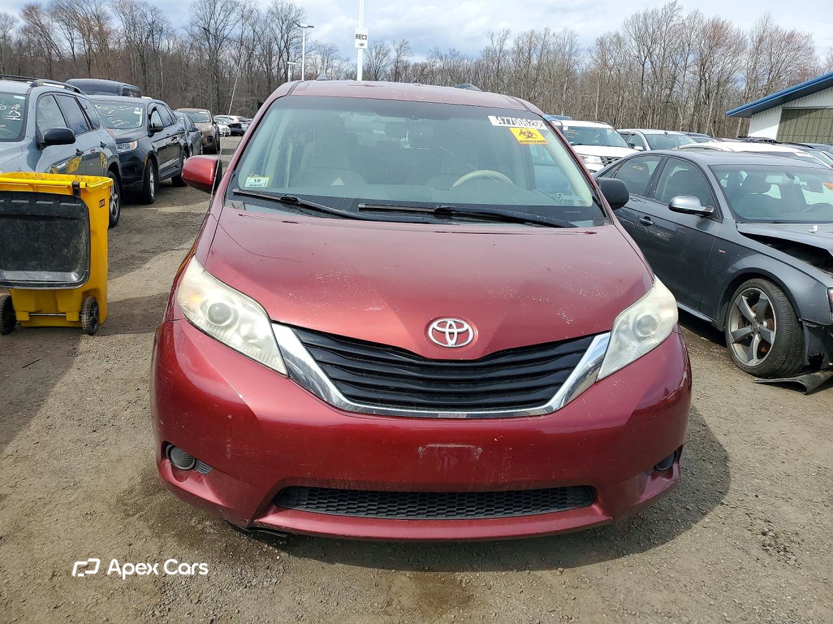 Toyota Sienna 2011