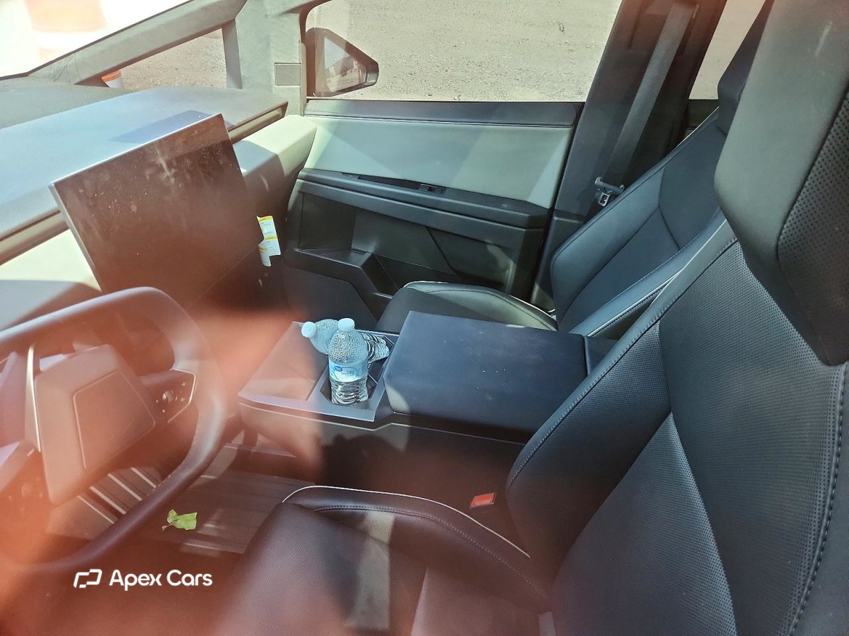 Tesla Cybertruck 2025
