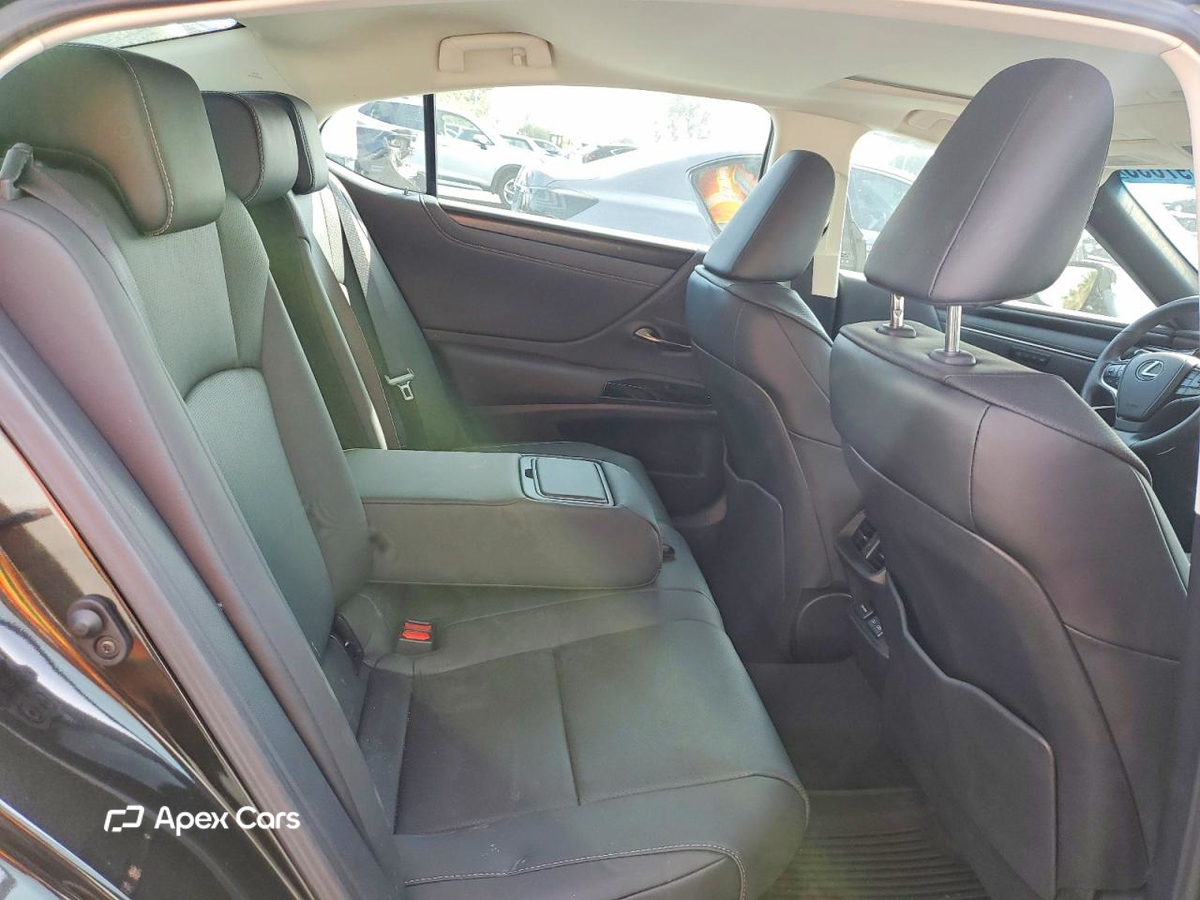 Lexus ES 2025