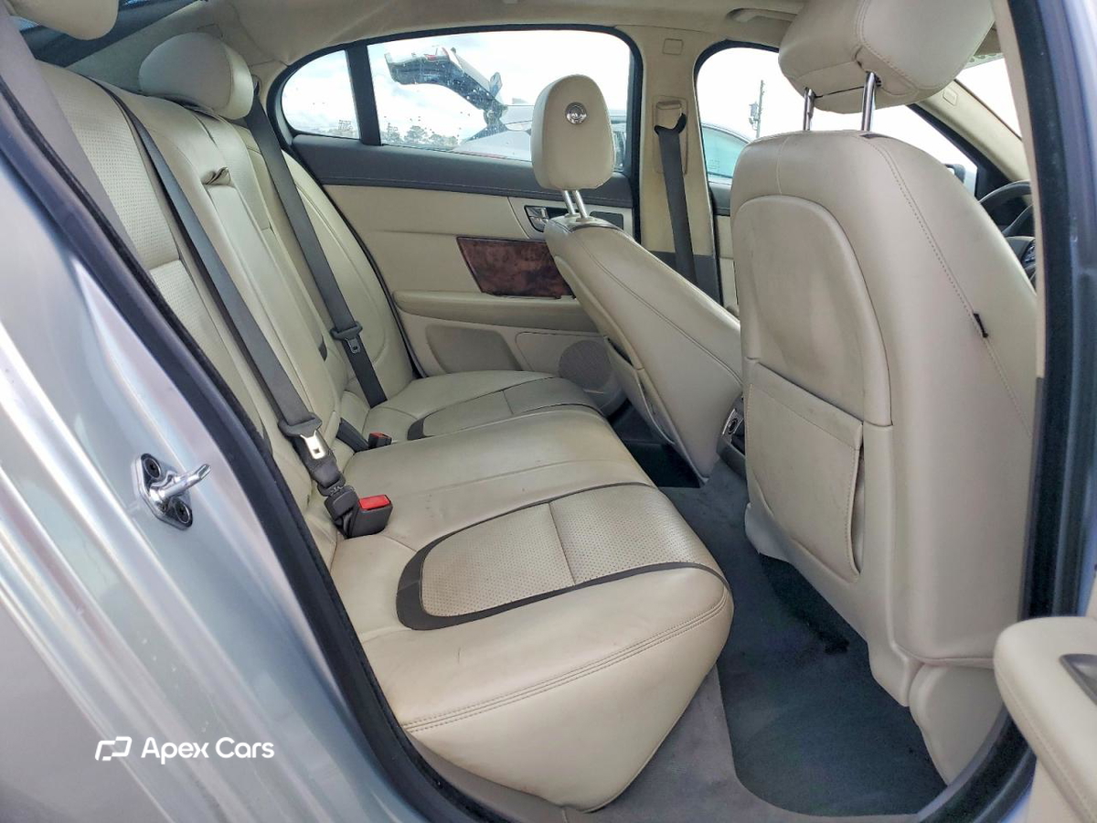 Jaguar XF 2012