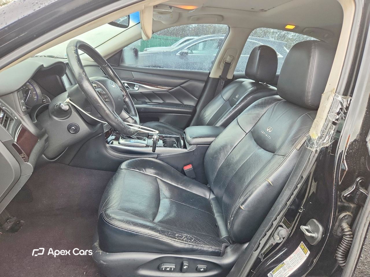 Infiniti M 2011