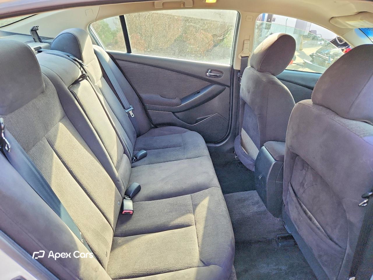 Nissan Altima 2010