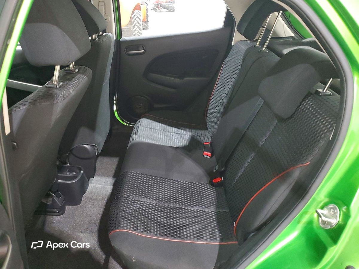 Mazda 2 2012