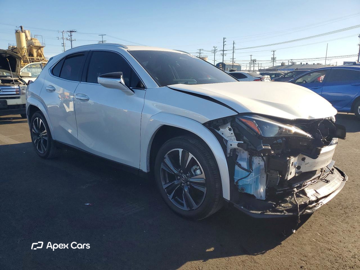 Lexus UX 2025
