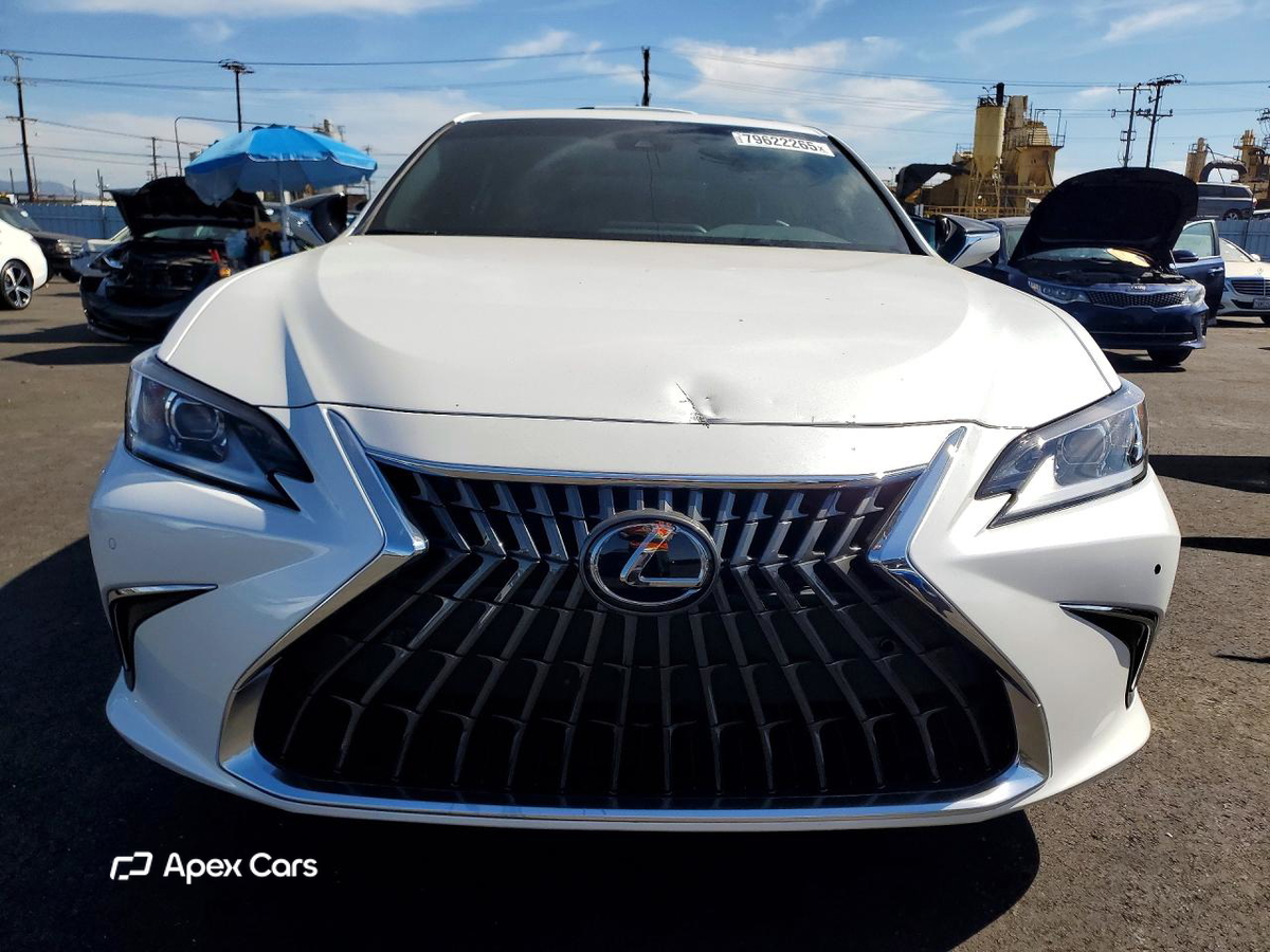 Lexus ES 2025