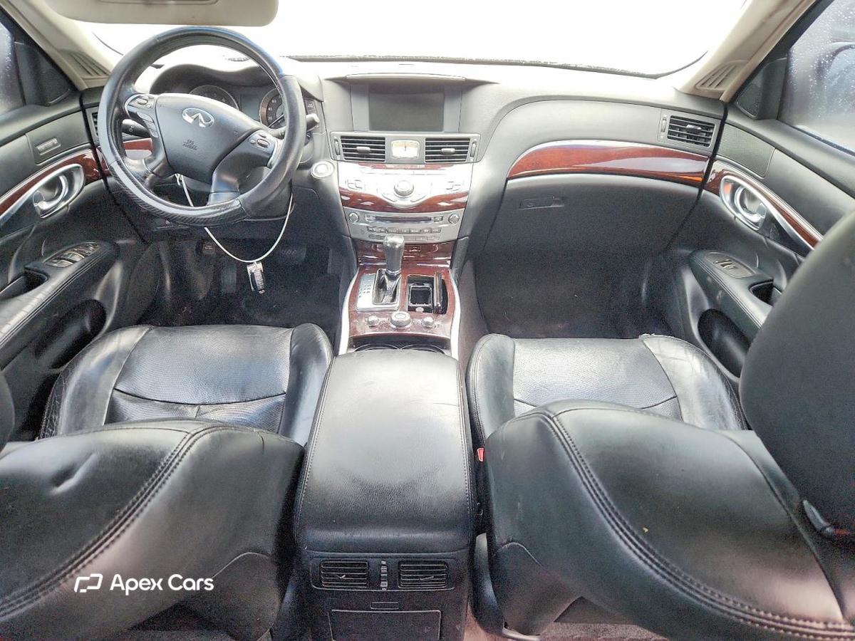 Infiniti M 2011
