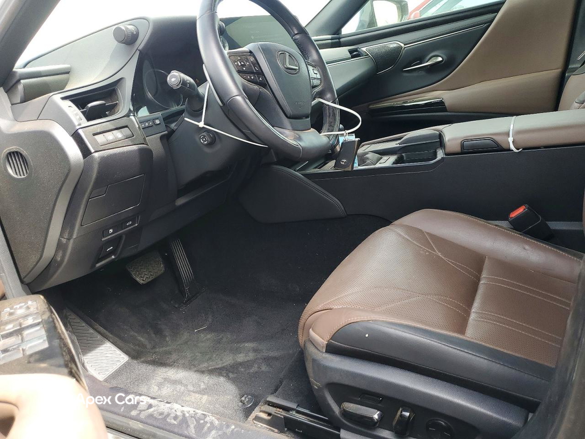 Lexus ES 2022