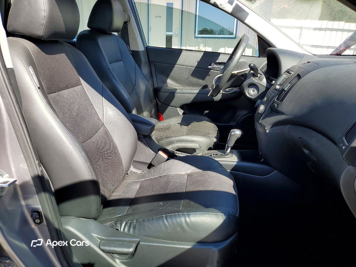 Hyundai Elantra 2011