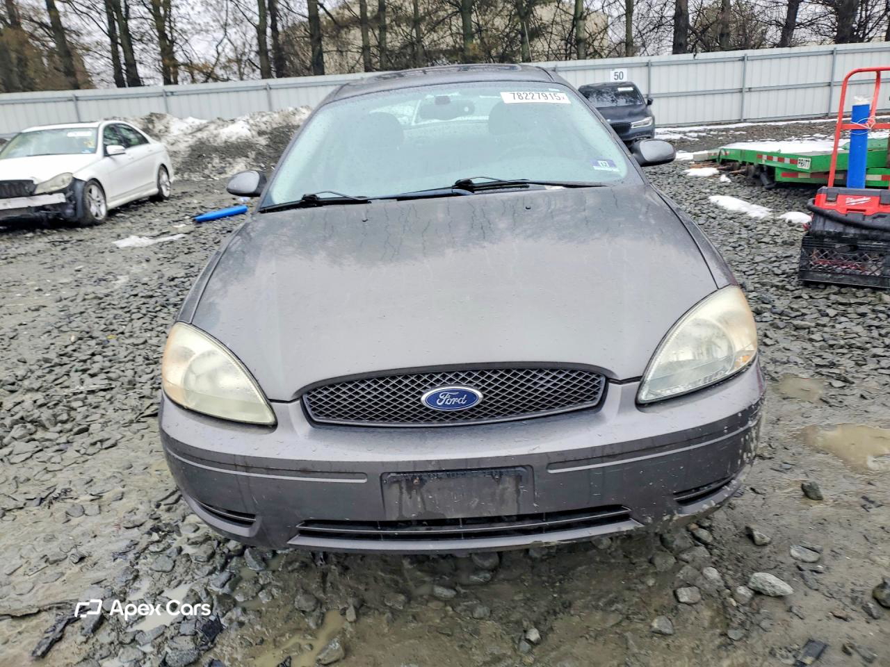 Ford Taurus 2004