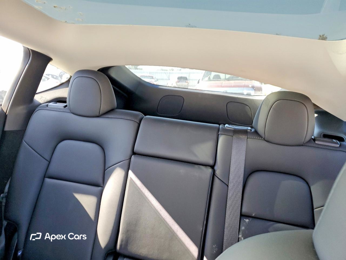 Tesla Model Y 2025