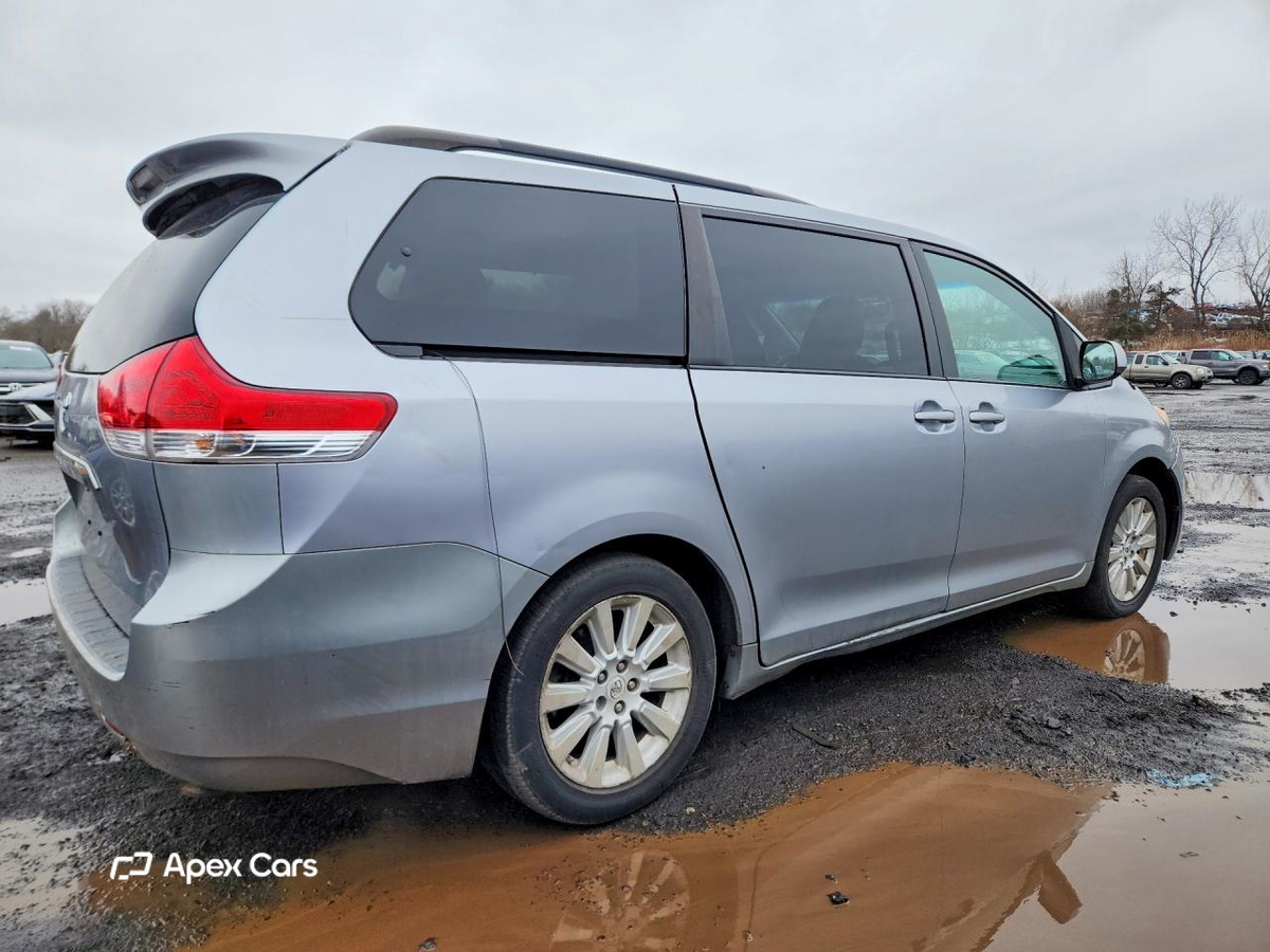 Toyota Sienna 2012