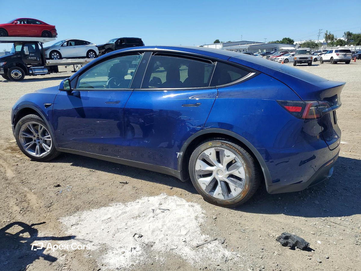 Tesla Model Y 2024