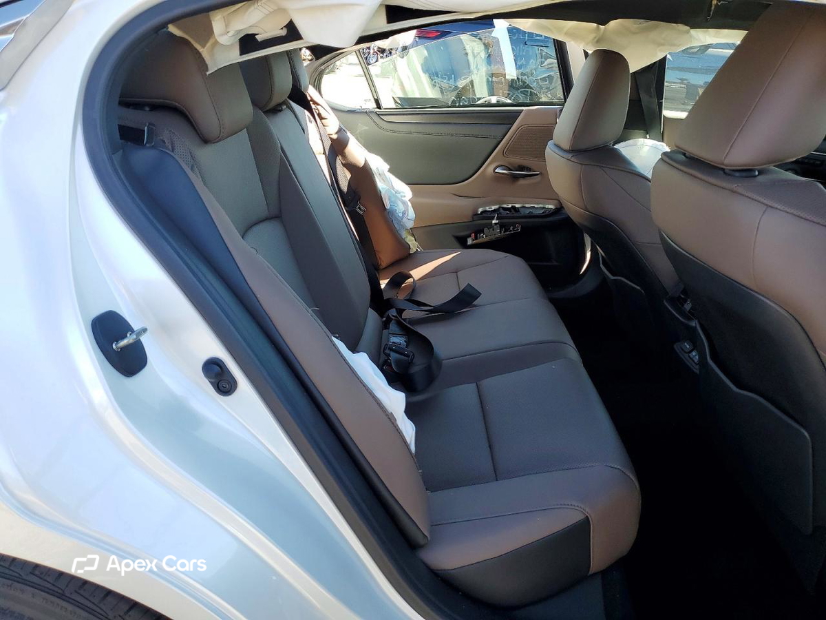 Lexus ES 2025