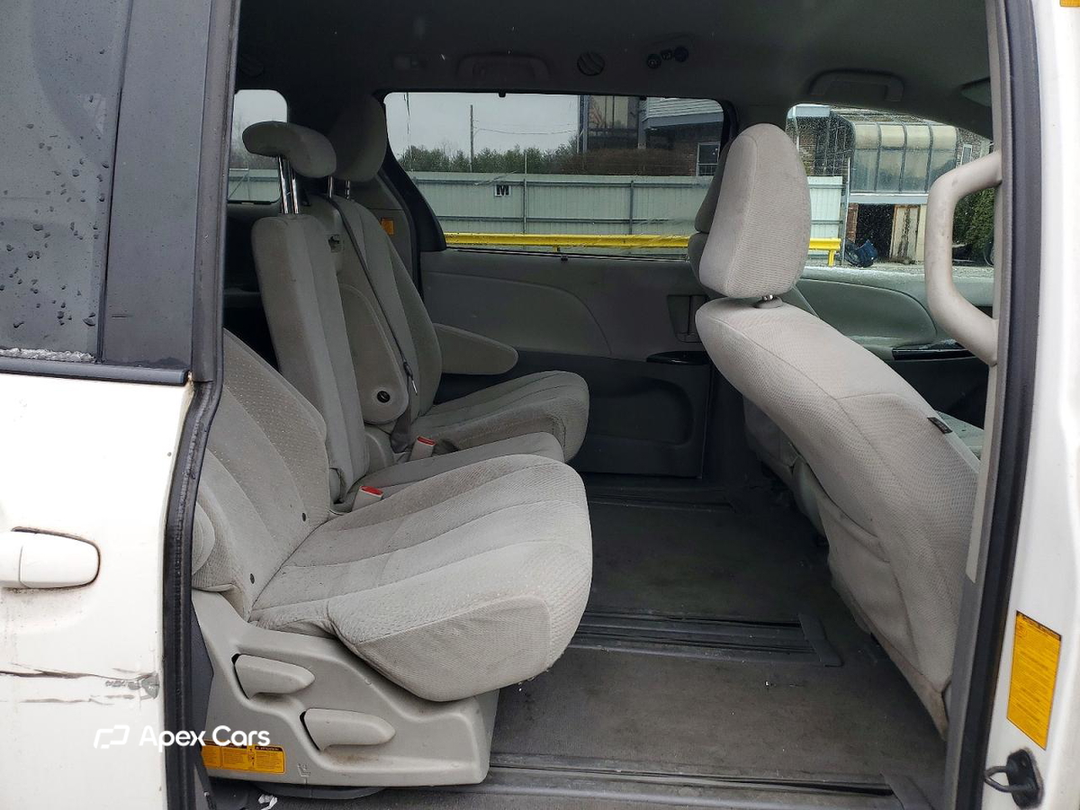 Toyota Sienna 2011