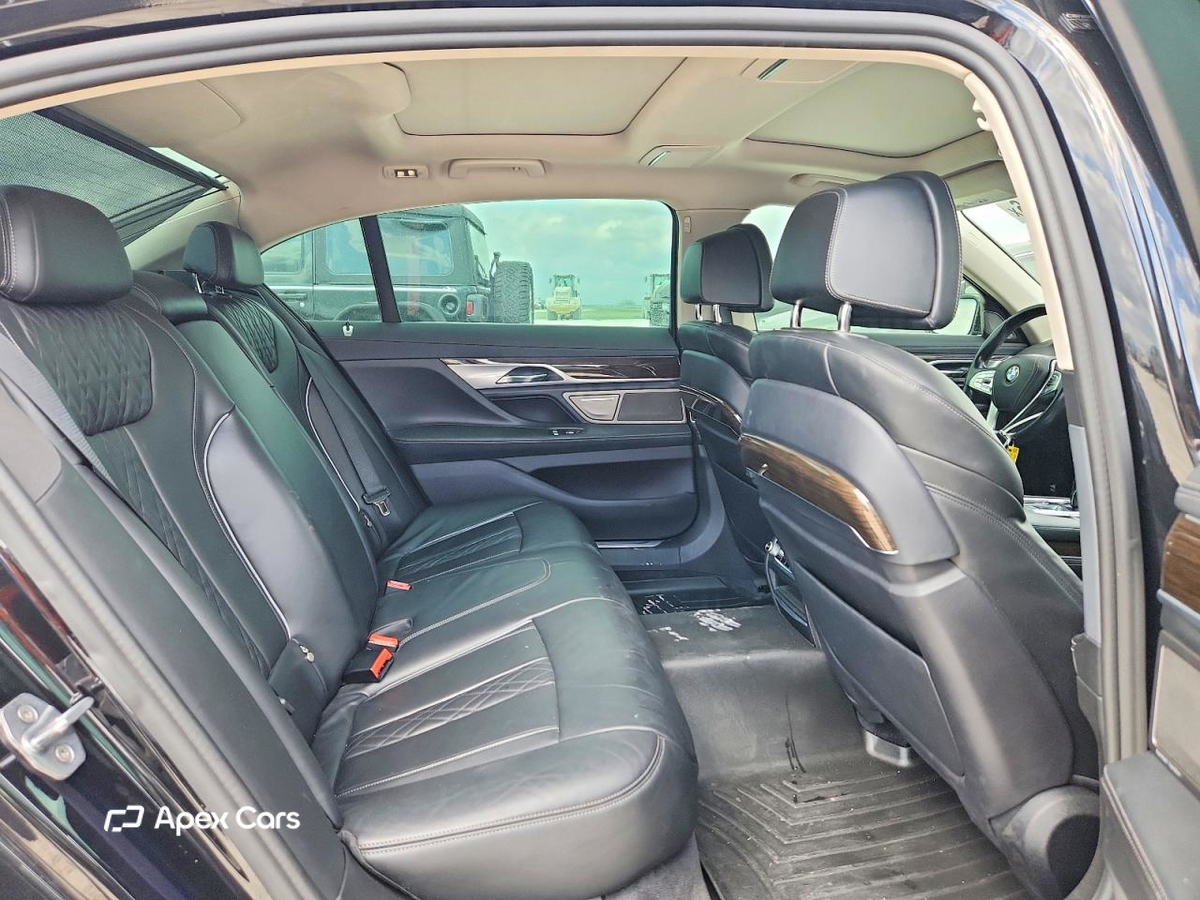 BMW Series 7 2016