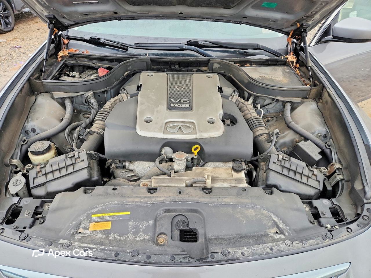 Infiniti  2013