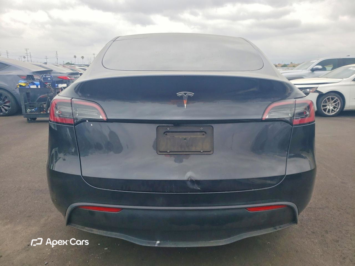 Tesla Model Y 2025