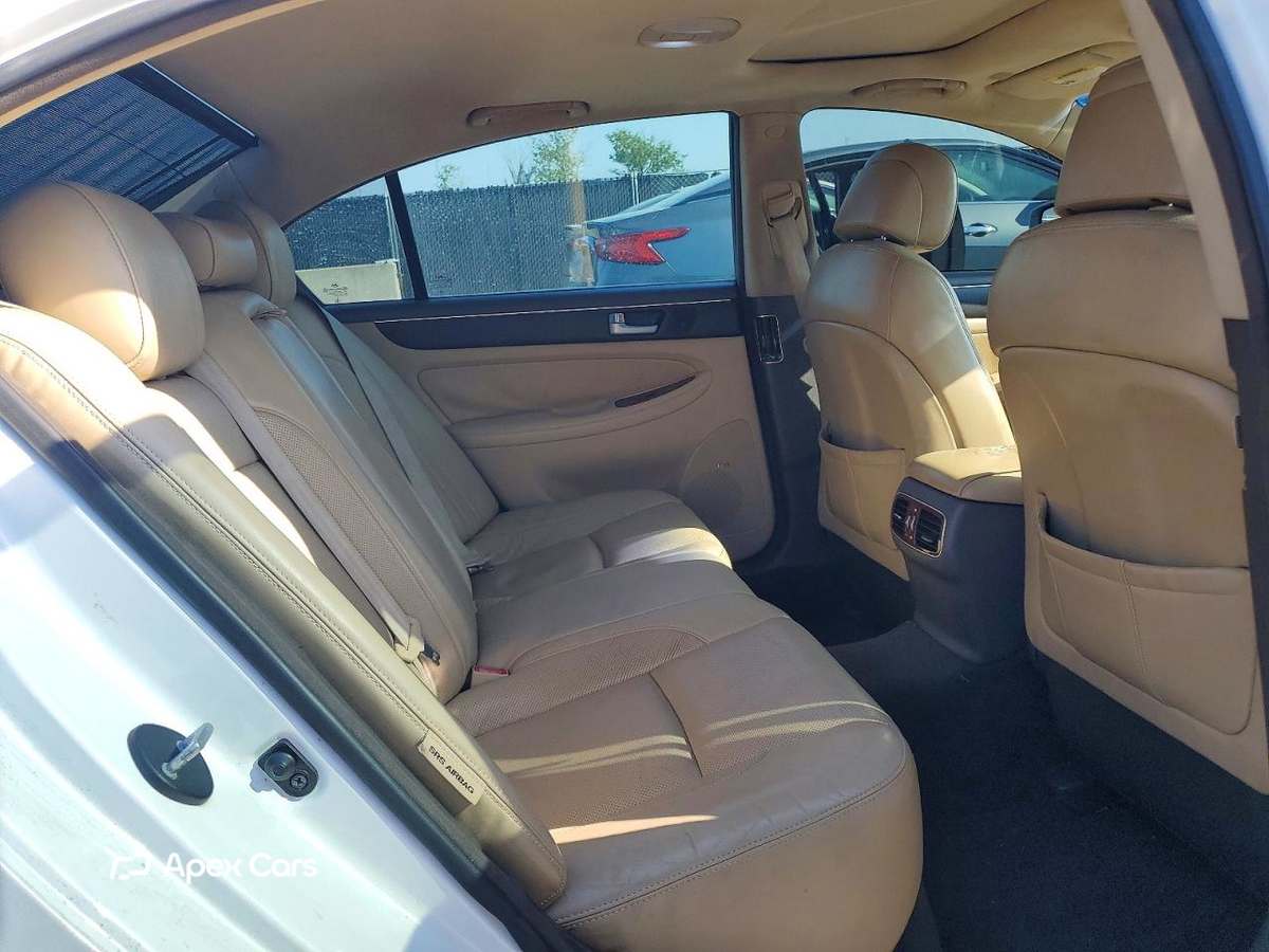 Hyundai Genesis 2012