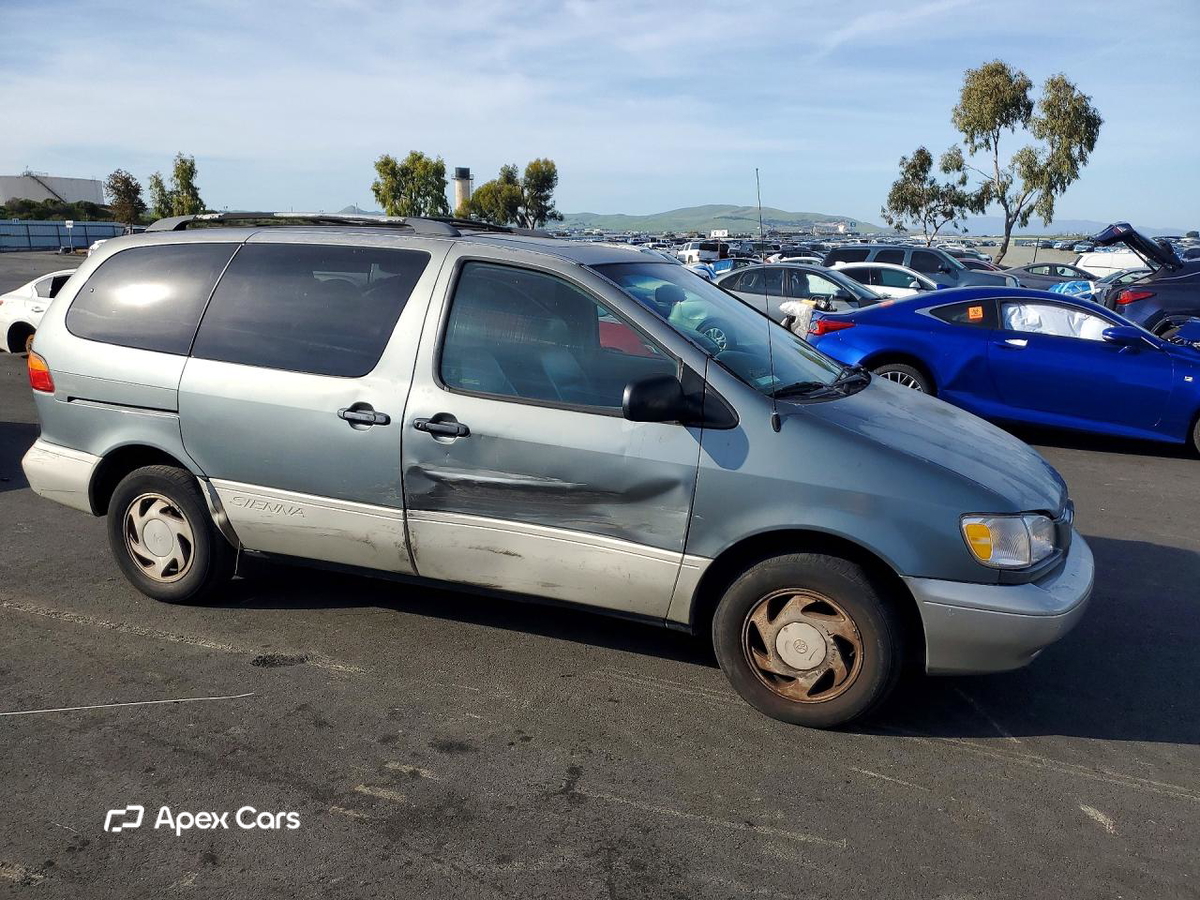 Toyota Sienna 2000