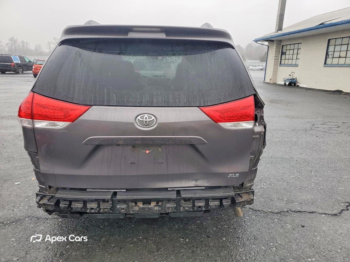 Toyota Sienna 2014