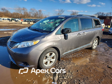Toyota Sienna 2017 - Image 1 of 14