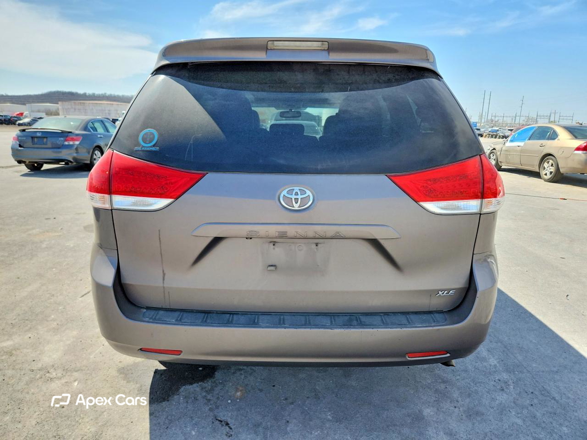 Toyota Sienna 2012