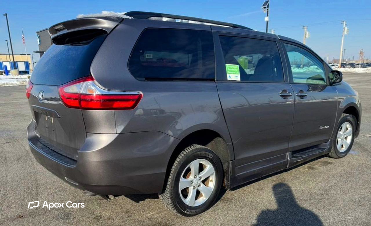 Toyota Sienna 2016