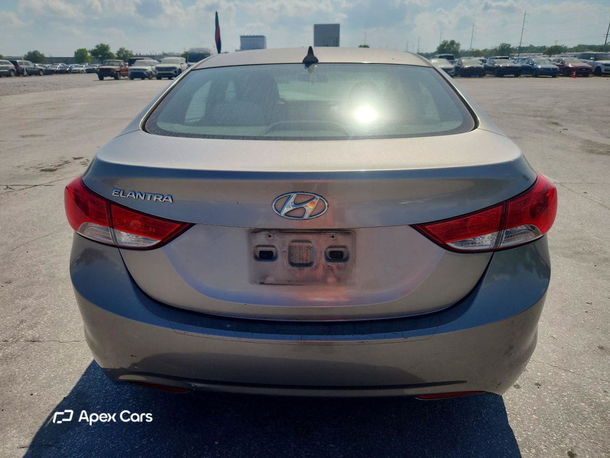 Hyundai Elantra 2012