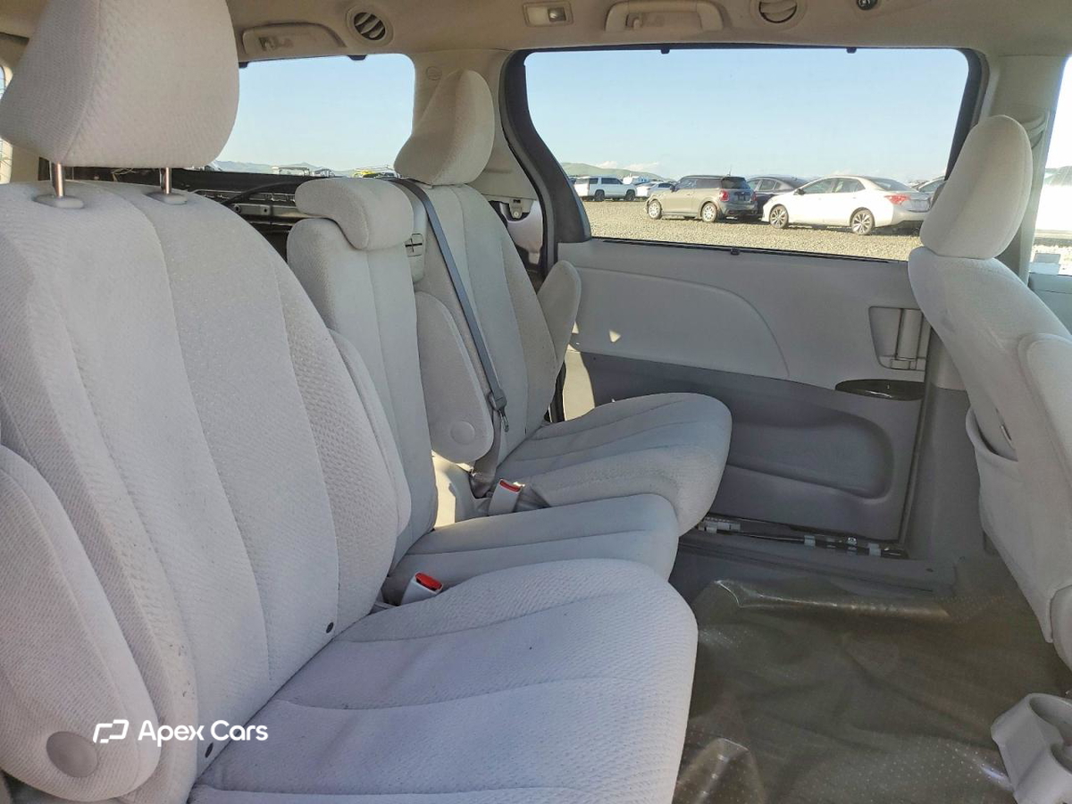 Toyota Sienna 2011
