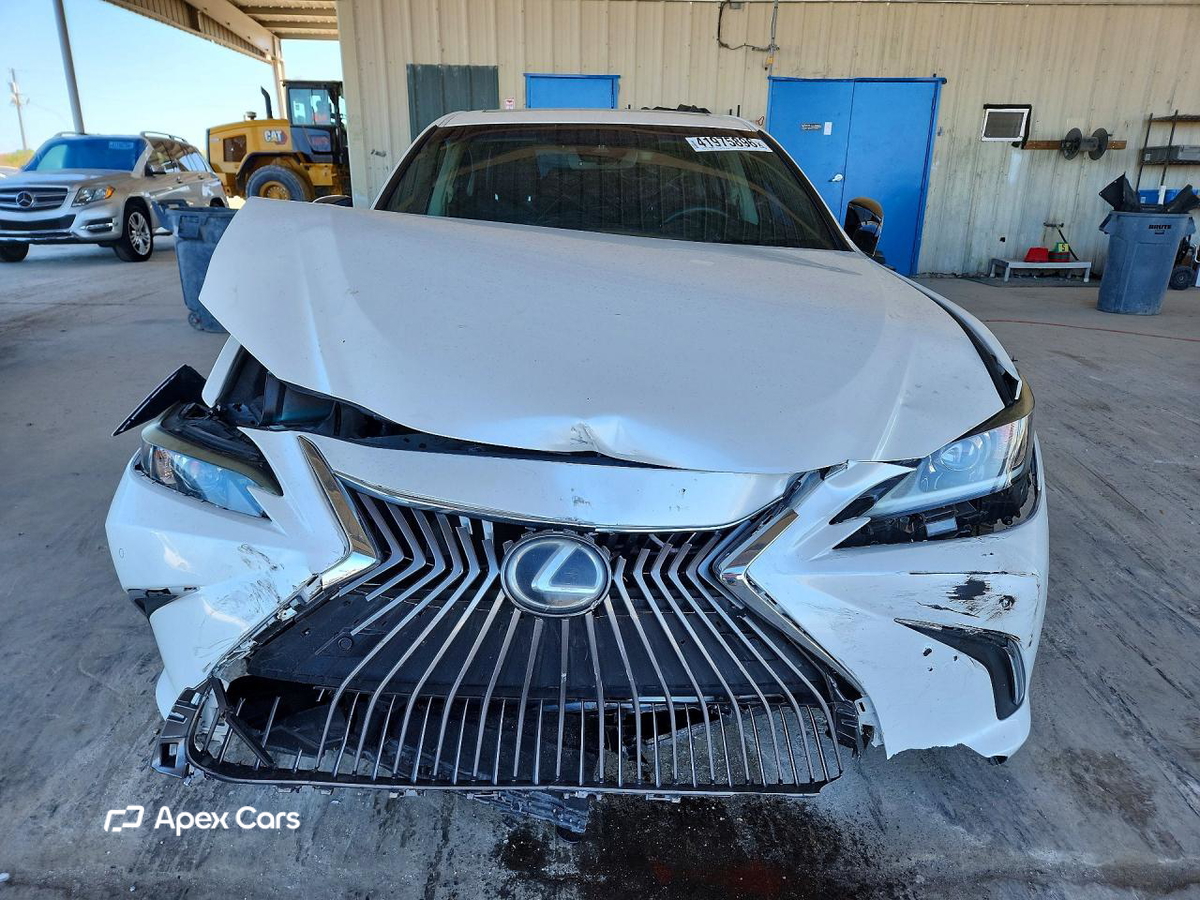 Lexus ES 2020
