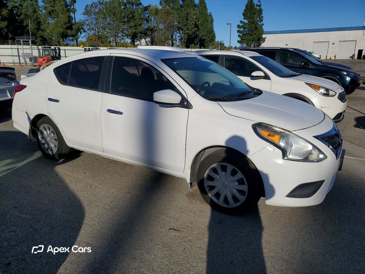 Nissan Versa 2015
