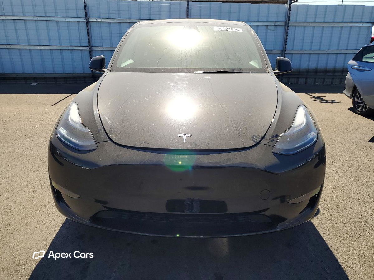 Tesla Model Y 2025