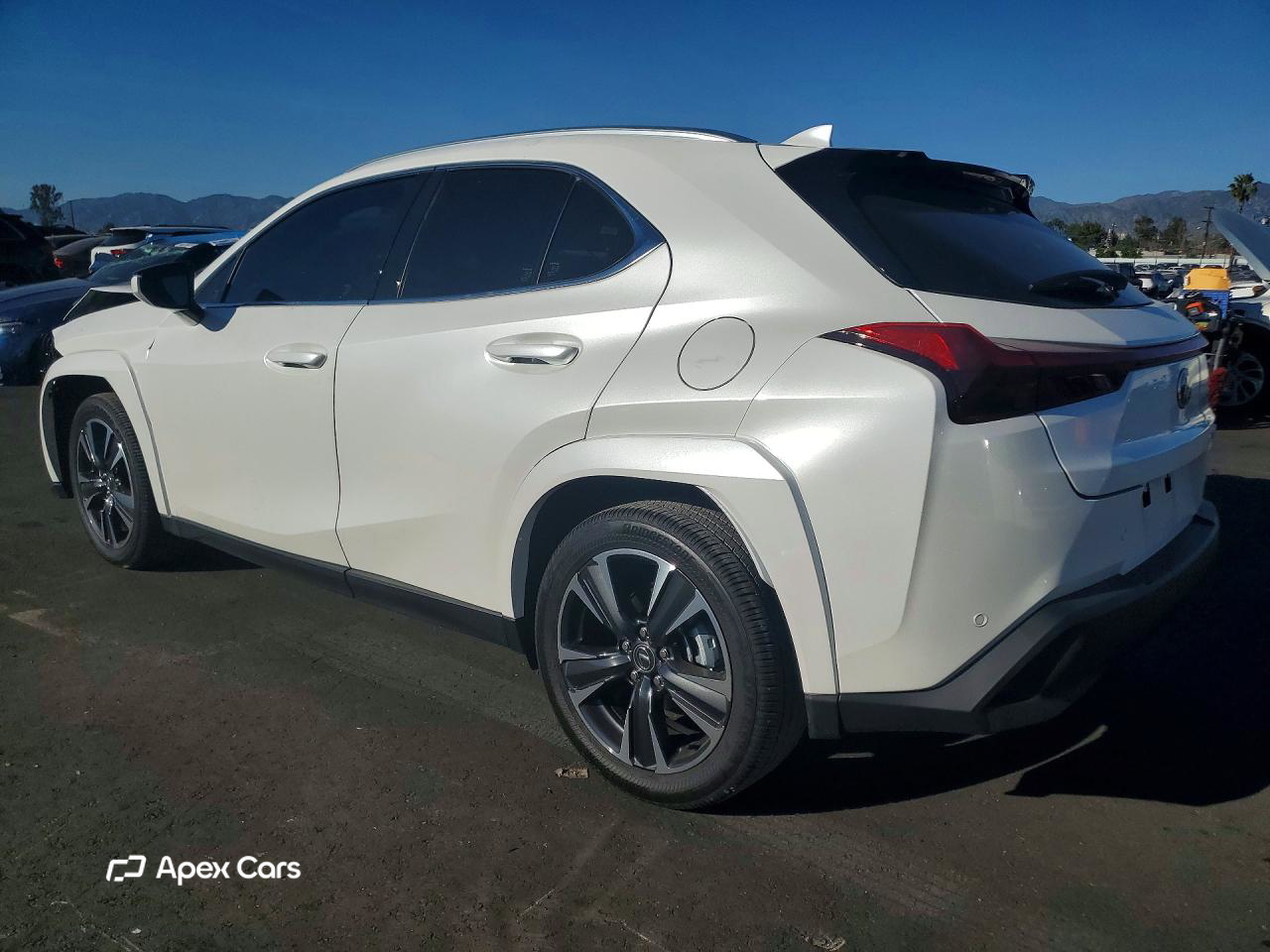 Lexus UX 2025