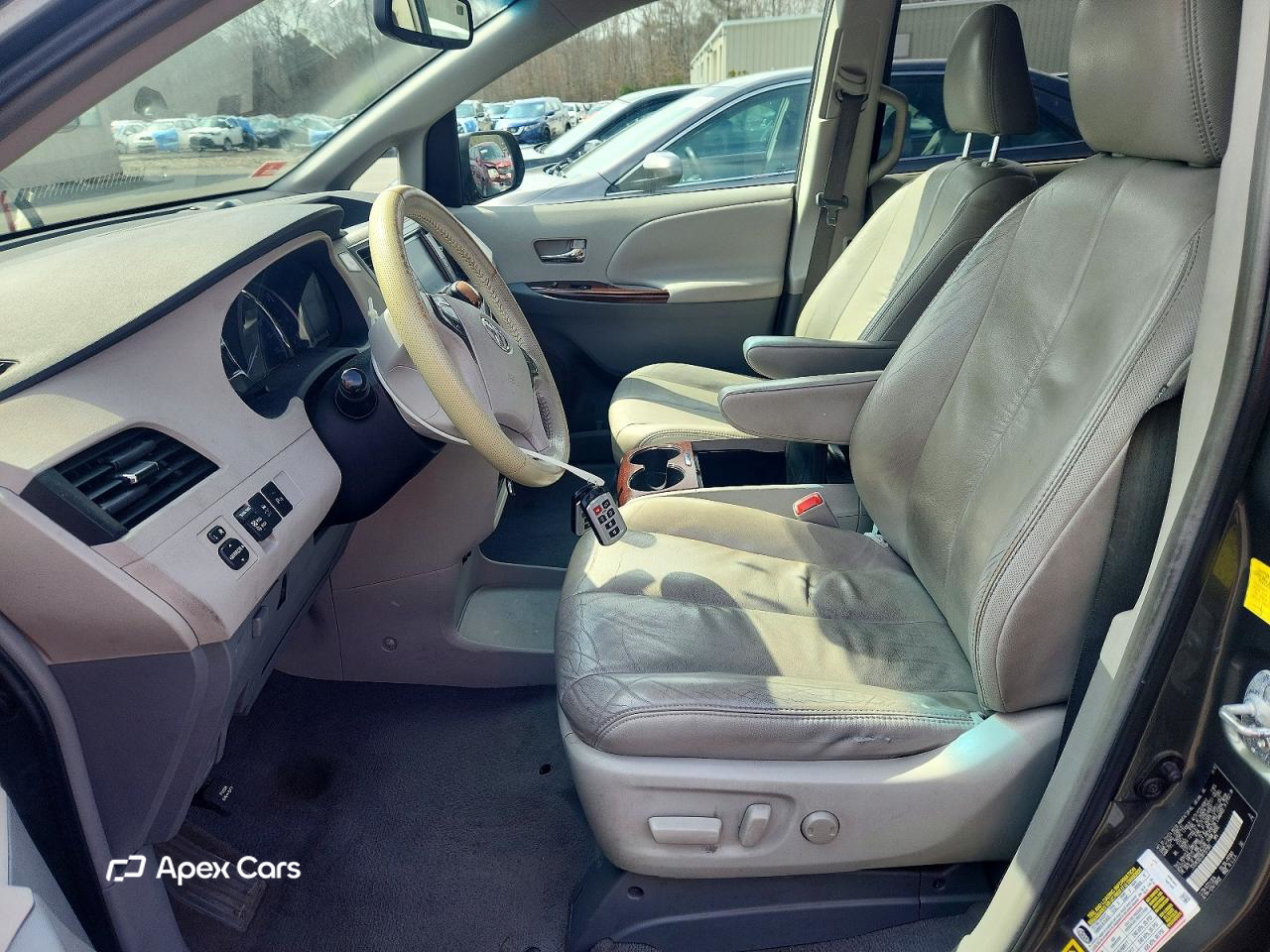 Toyota Sienna 2011