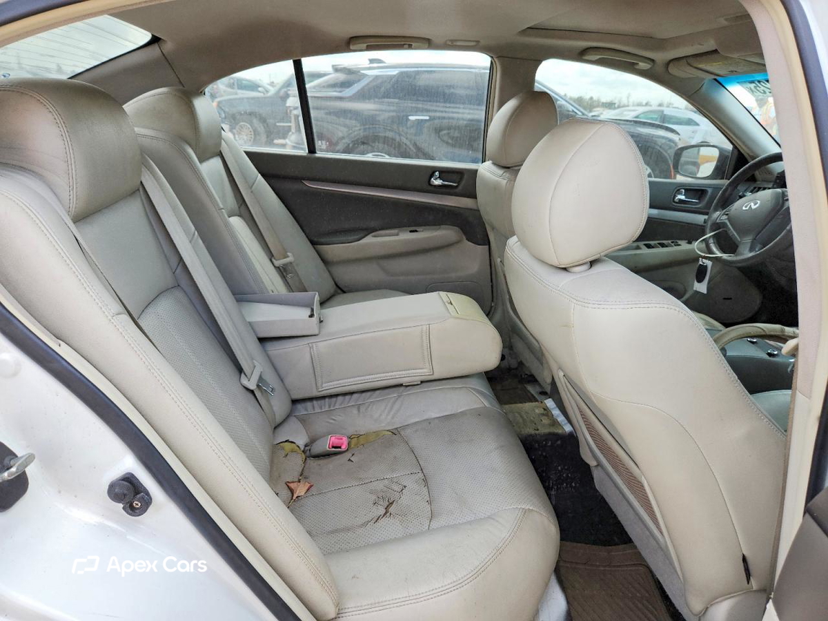 Infiniti  2010