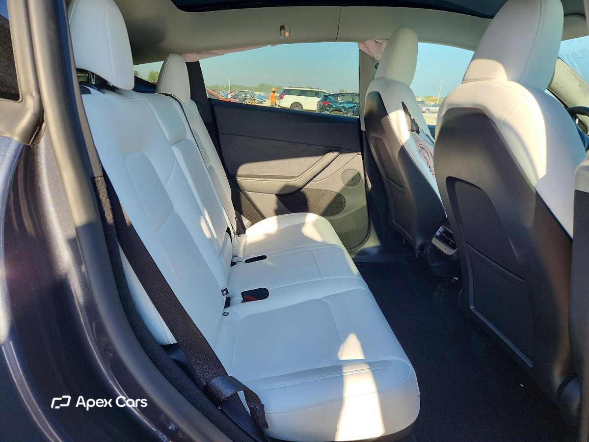 Tesla Model Y 2025