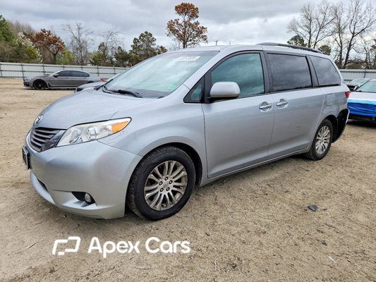 Toyota Sienna 2015 - Image 1 of 13