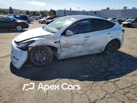 Tesla Model Y 2025 - Image 1 of 14
