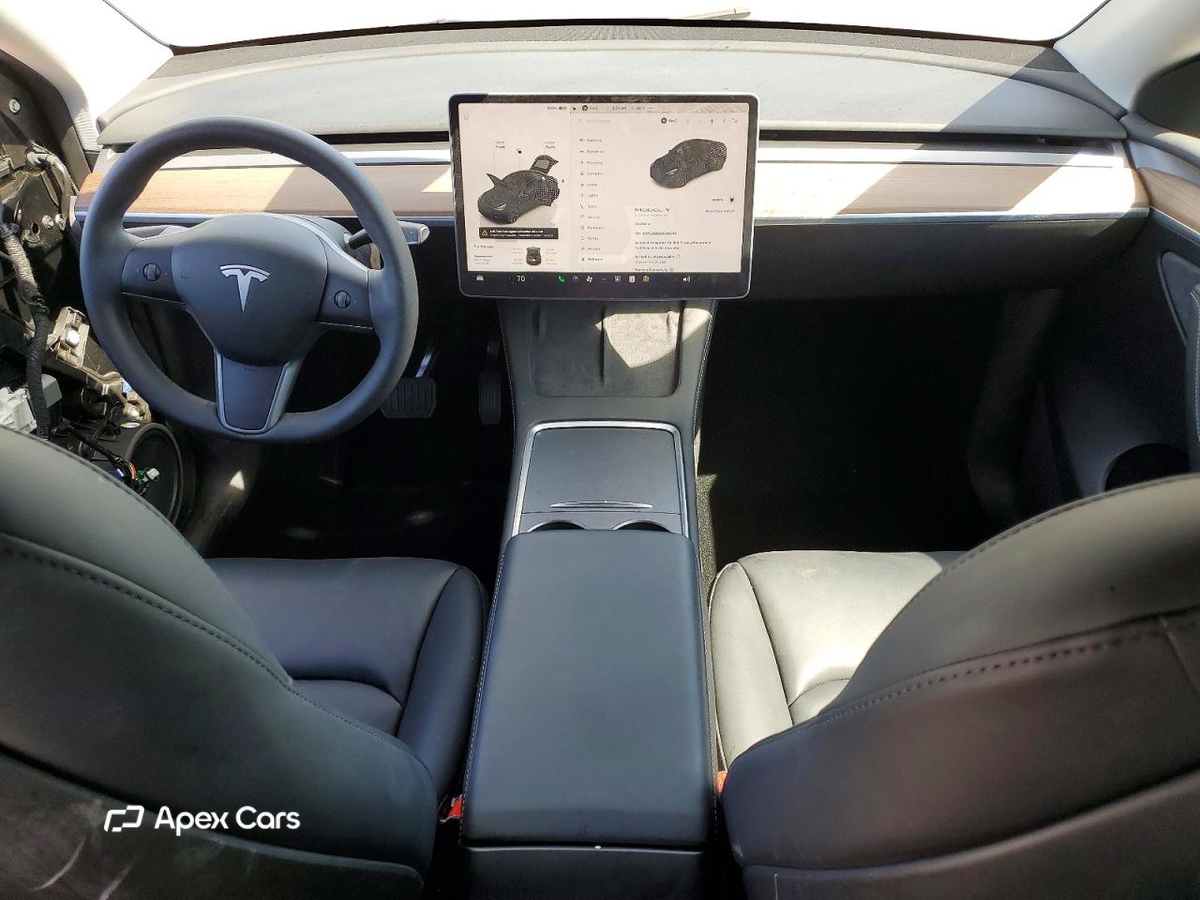 Tesla Model Y 2025