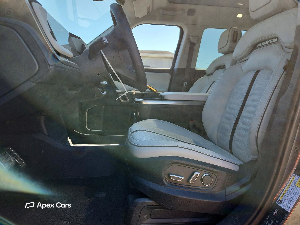 Rivian R1S 2024