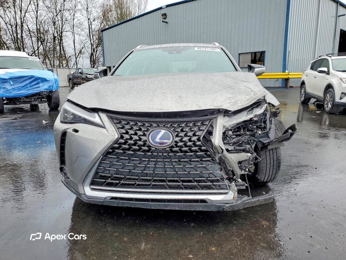 Lexus UX 2021