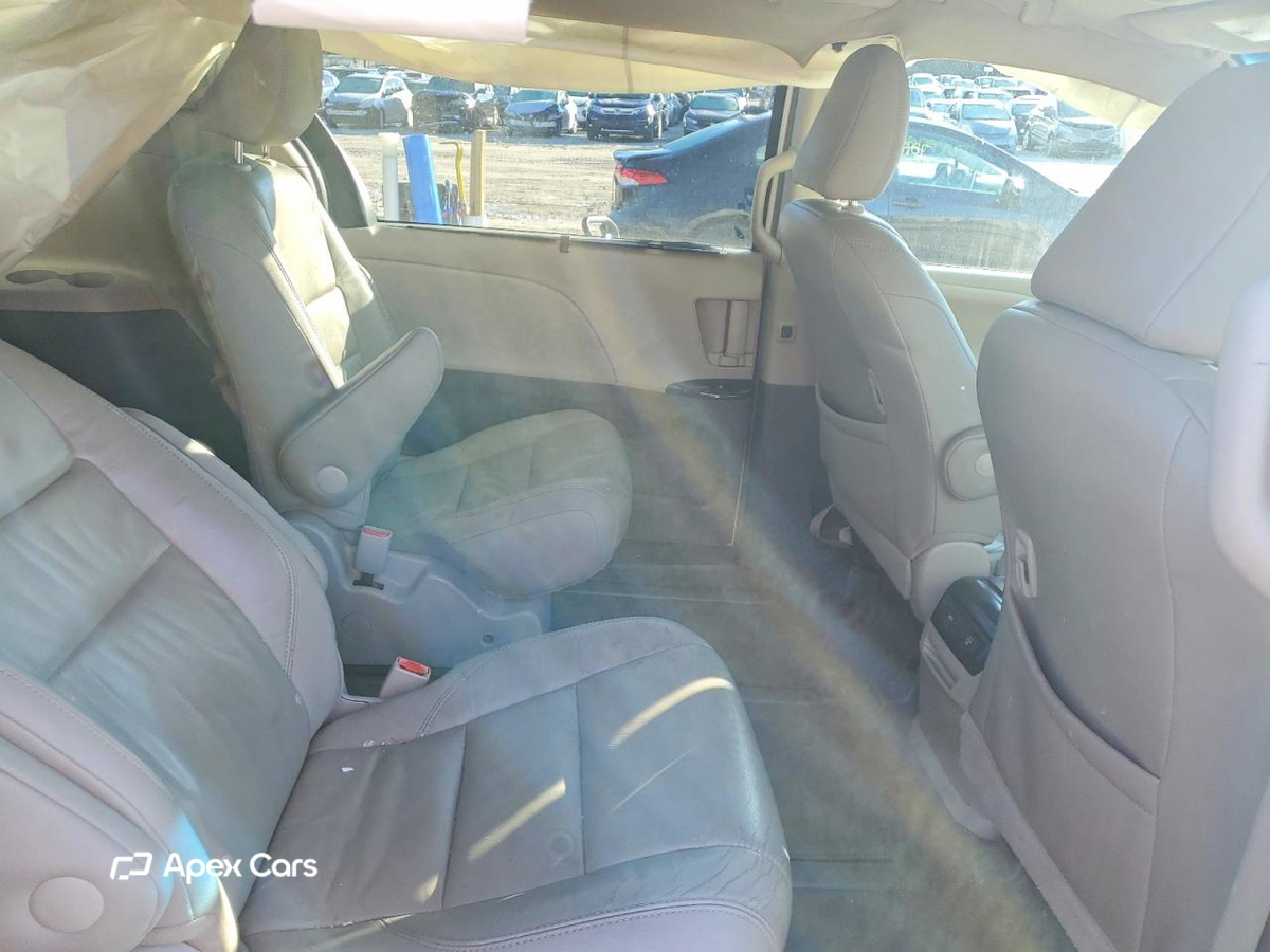 Toyota Sienna 2015