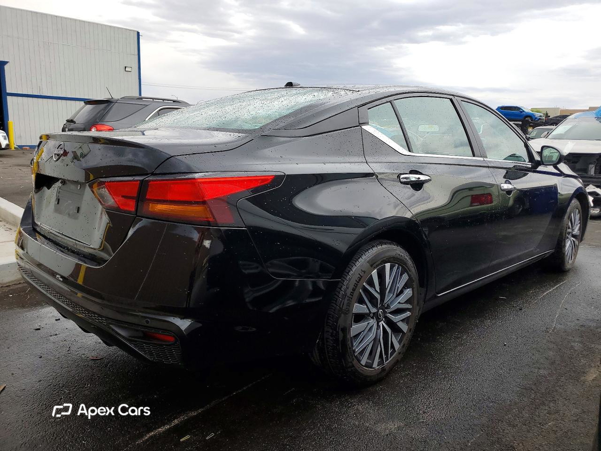 Nissan Altima 2025