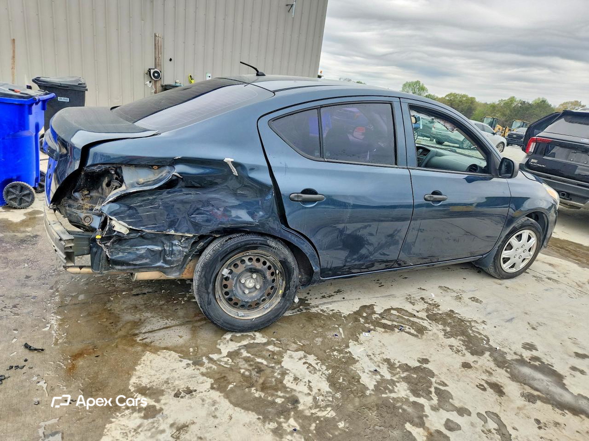 Nissan Versa 2015