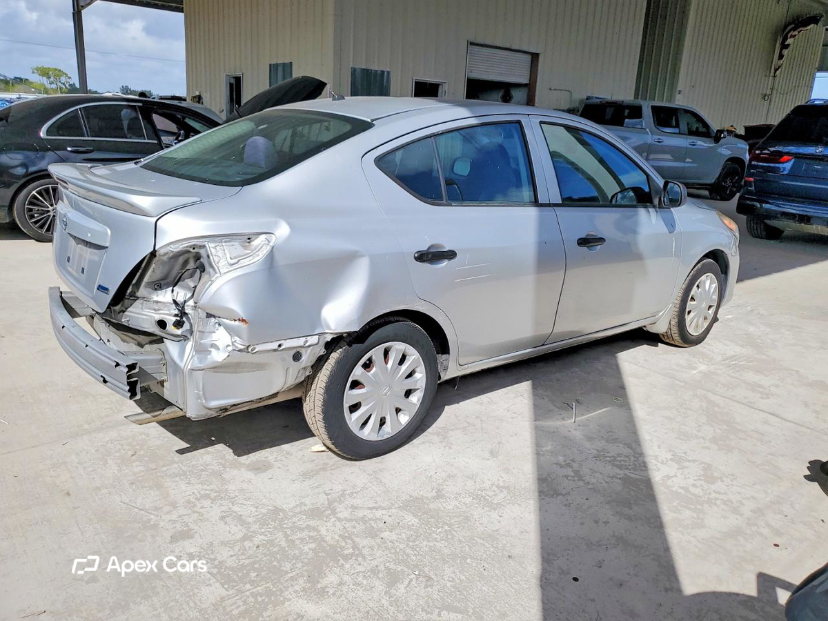Nissan Versa 2015