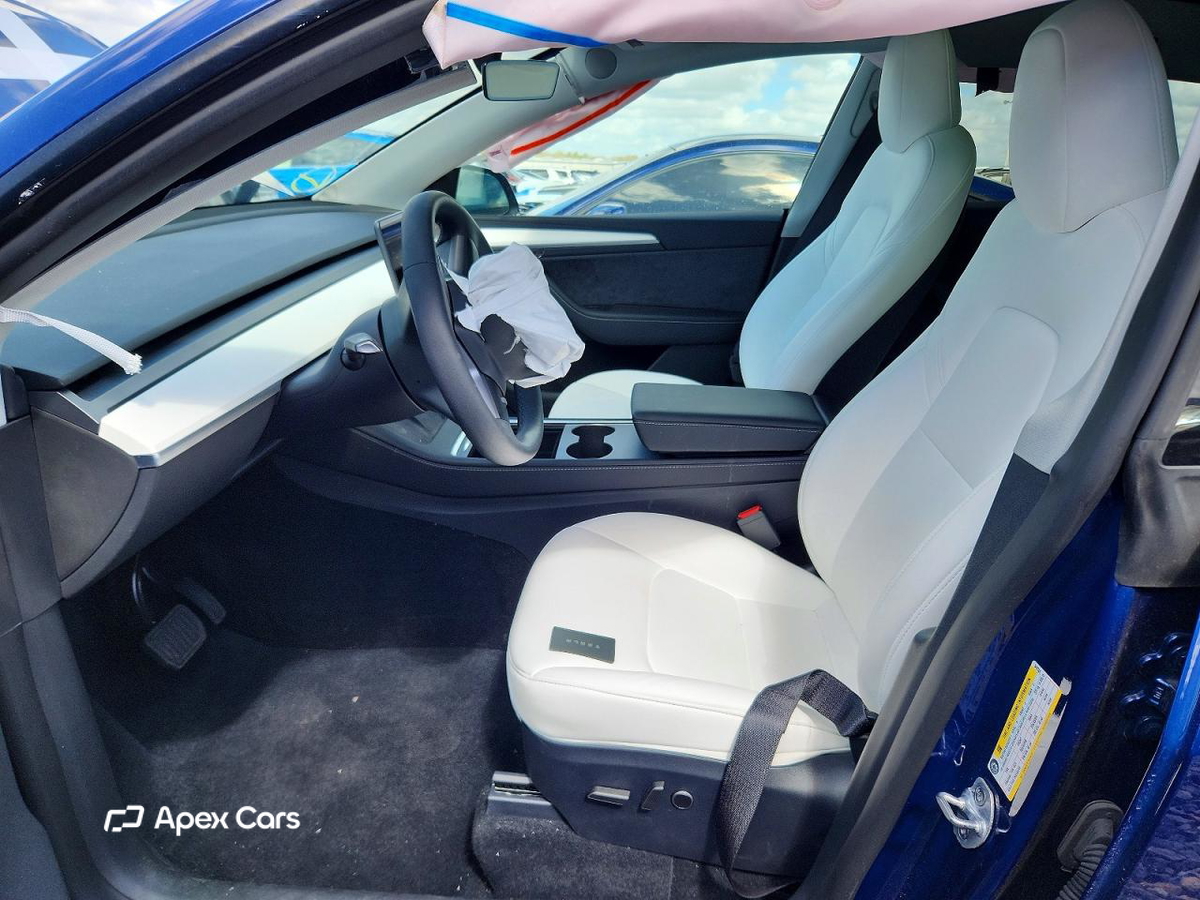 Tesla Model Y 2025